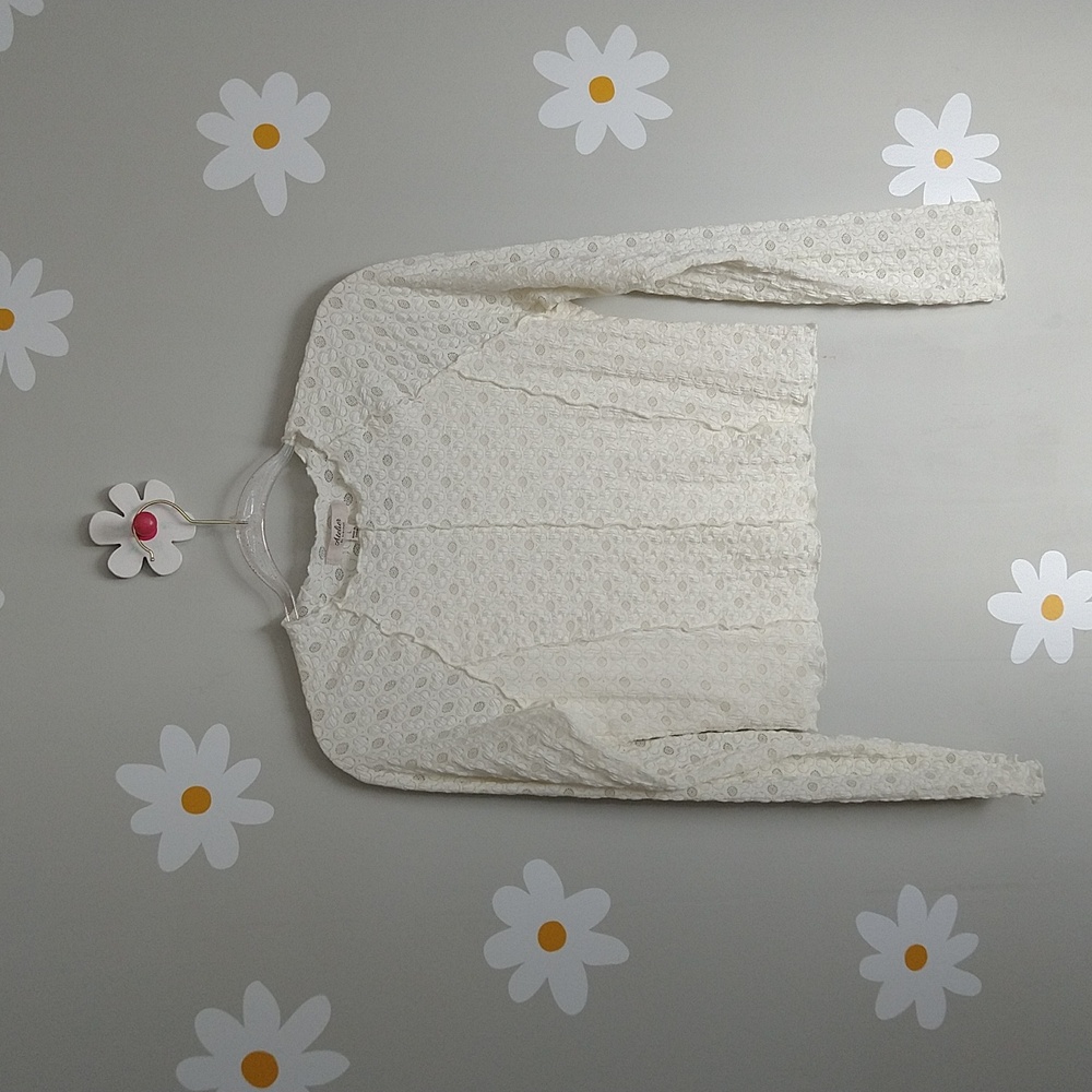 Atelier By Kirious Elegant Cream Lacy Flower Design Long-Sleeve Fitted Blouse